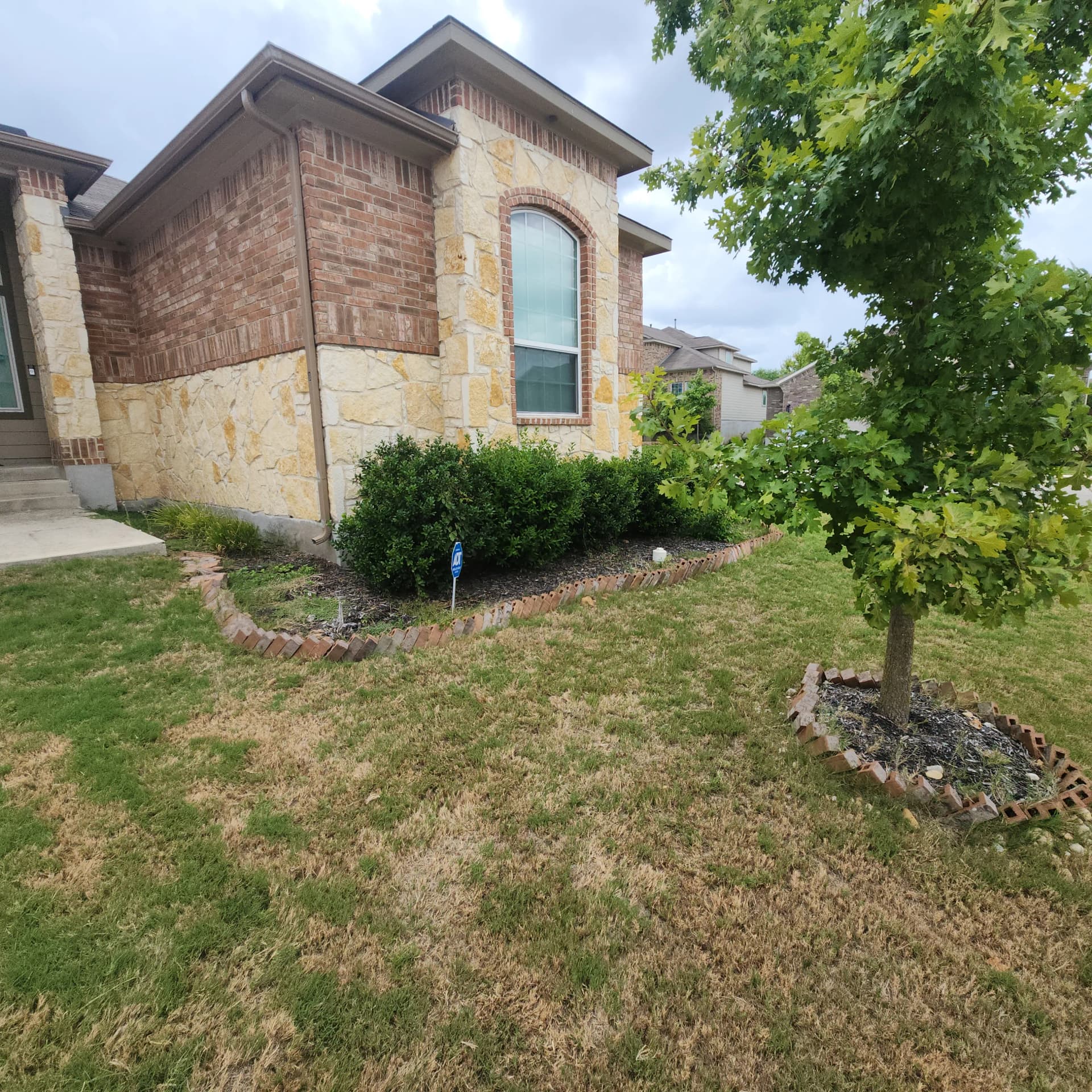 Gallery photos for Front Yard Flower Bed Rebuild with TX River Rock and Steel Edging: Image #6