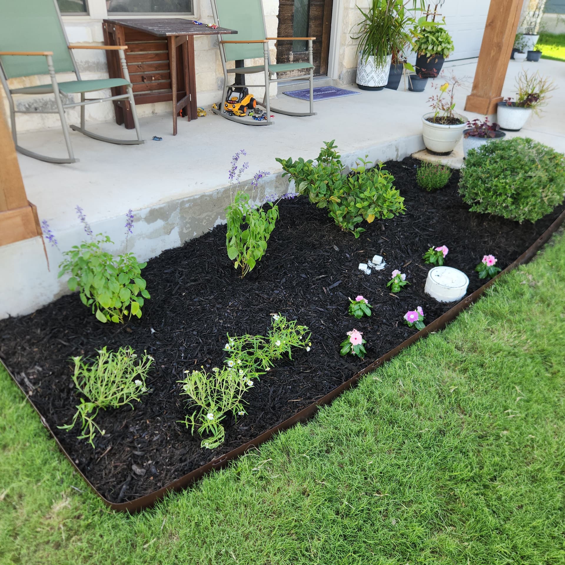Front Yard Flower Bed Cleanup With Metal Edge and Fresh Mulch image