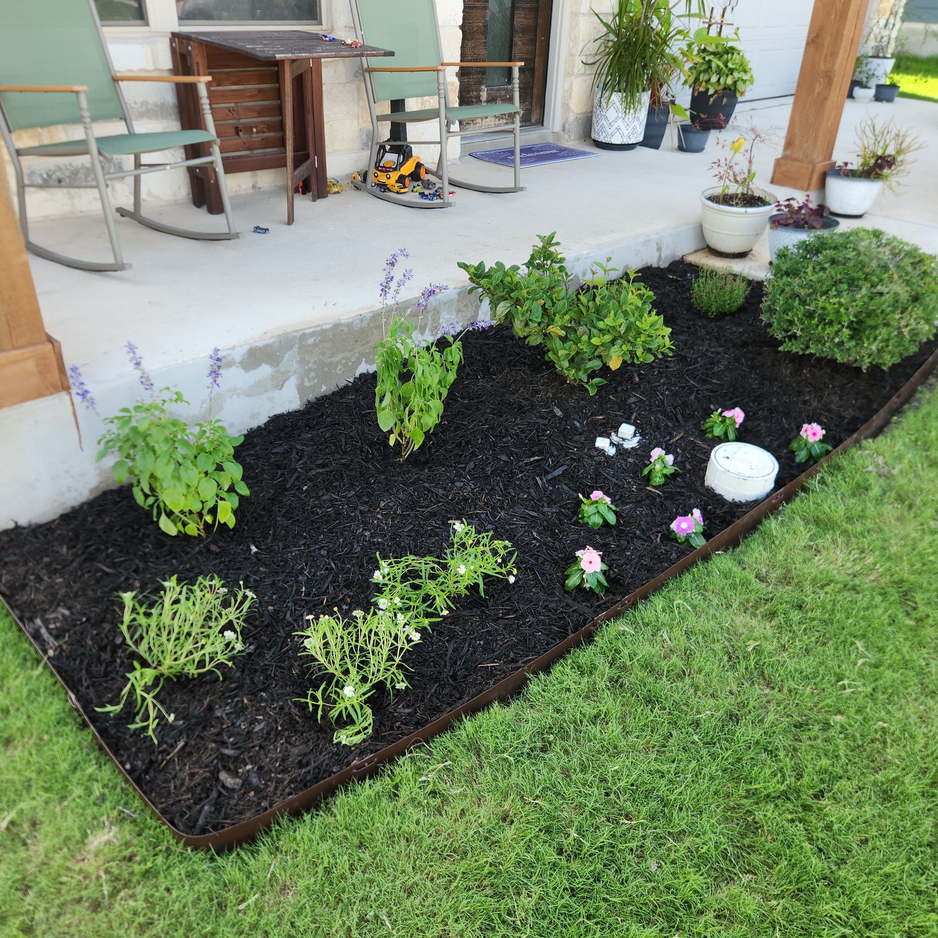 Project Front Yard Flower Bed Cleanup With Metal Edge and Fresh Mulch image